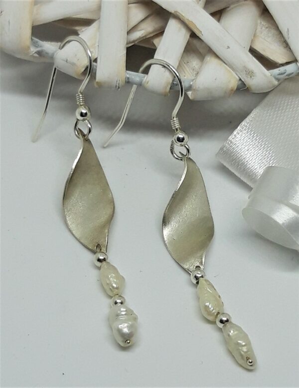 Fresh water pearl drop earrings