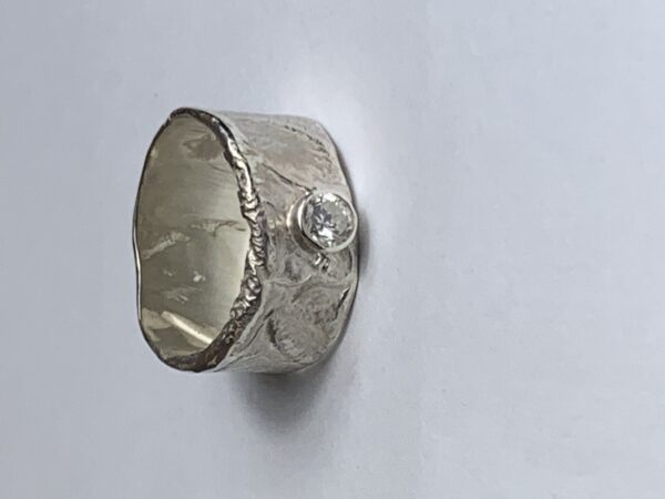 Contemporary single stone ring - Image 5