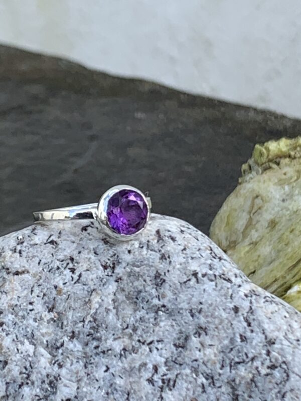 Amethyst single stone ring - Image 4