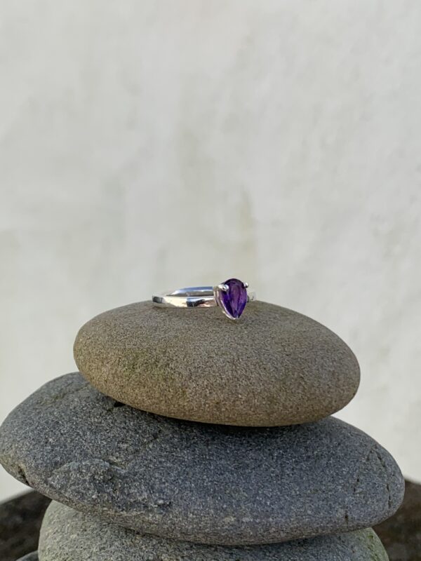 Amethyst teardrop single stone ring